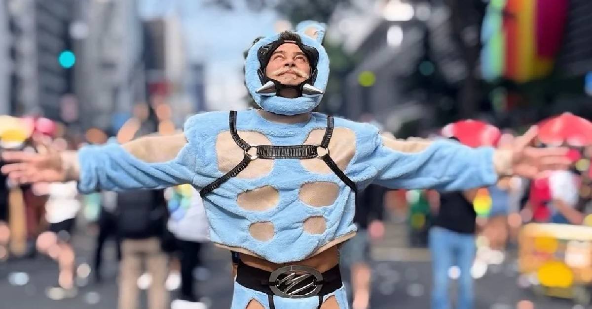 Carmo Dalla Vecchia desfila fantasia irreverente e viraliza na Parada LGBT+ em São Paulo 31 Carmo Dalla Vecchia desfila fantasia irreverente e viraliza na Parada