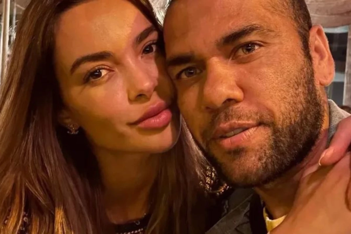 Daniel Alves retorna às redes sociais com homenagem bíblica à esposa Joana Sanz: ‘Mulher virtuosa’ 31 Daniel Alves retorna as redes sociais com homenagem biblica a
