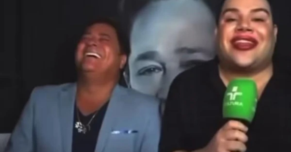 Durante entrevista, Leonardo tem crise de riso e questiona repórter: 'é batom?' 31 Durante entrevista Leonardo tem crise de riso e questiona reporter