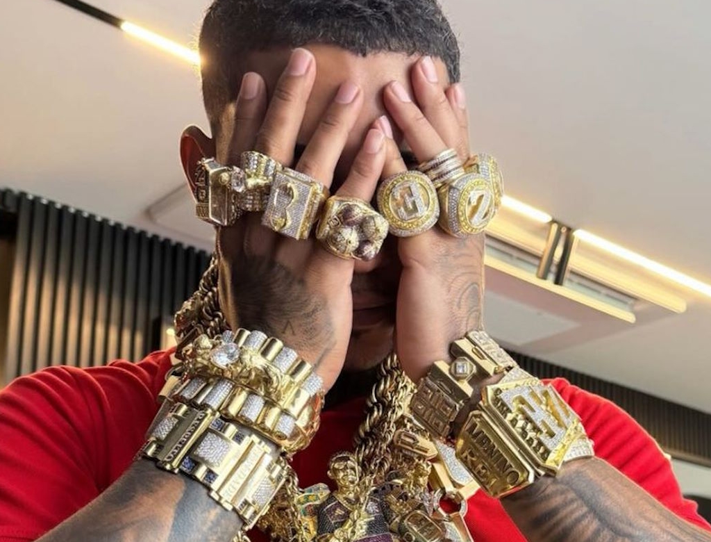 MC Poze do Rodo celebra devolução de R$ 3 milhões em joias apreendidas; veja vídeo 39 Mc Poze (foto Reprodução Redes Sociais) 1