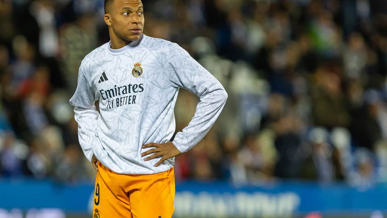 Mbappé preocupa fãs após internação às pressas durante o Mundial 31 Mbappe preocupa fas apos internacao as pressas durante o Mundial