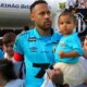 Na despedida do Santos Neymar entra em campo carregando a