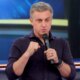 Publico nao perdoa atitude de Luciano Huck no palco do