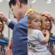 Video Virginia recebe bencao do Padre Reginaldo Manzotti em evento