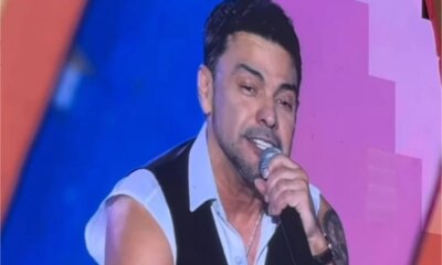 Video Zeze Di Camargo desafina durante show e tenta impedir