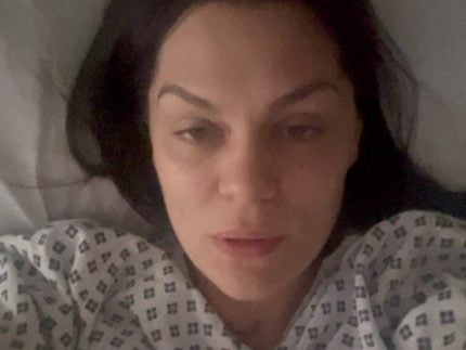 Apos enfrentar cancer e remocao completa da mama Jessie J