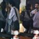 Apos separacao Caio Blat e flagrado em clima de romance