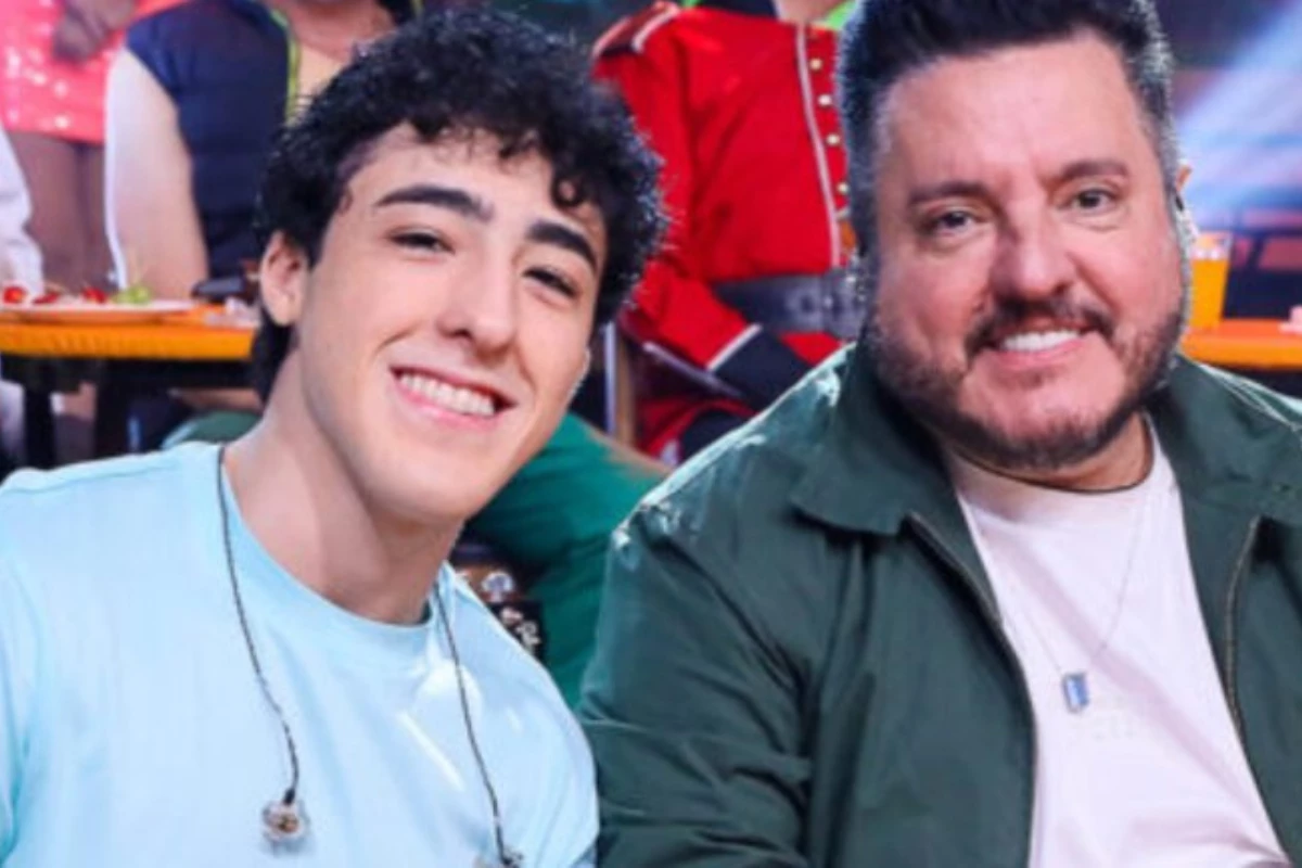 Enzo Rabelo estreia com emocao no show do pai Bruno