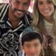Ex jogador do Barcelona recebe ataques ao mostrar filho usando vestido
