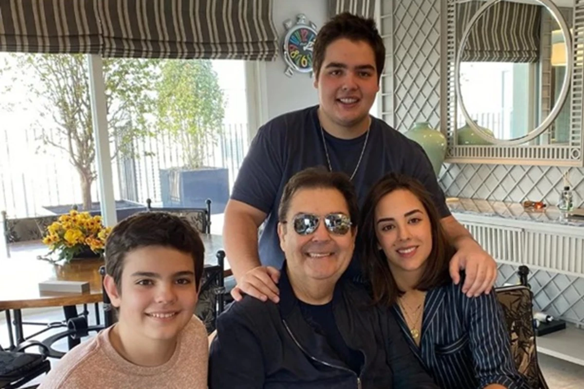 Faustão: filha surge deslumbrante em casamento ao lado do noivo e foto chama atenção 31 Faustao filha surge deslumbrante em casamento ao lado do noivo
