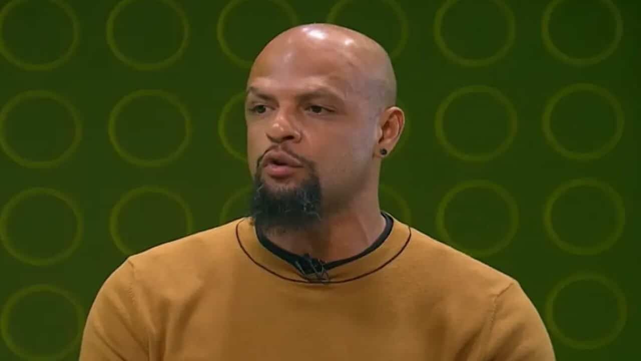 Felipe Melo se manifesta em defesa de Fabio e agita