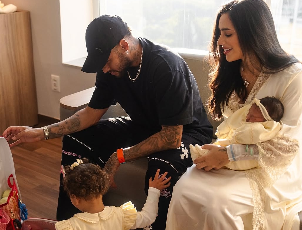 Filha caçula de Neymar chama atenção por semelhança com Mavie e Helena; veja fotos 43 Neymar e Bruna Biancardi (foto Reprodução Redes Sociais)
