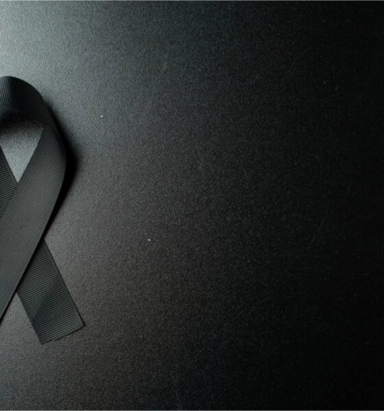 Morre o pai de querida cantora e ela e amparada