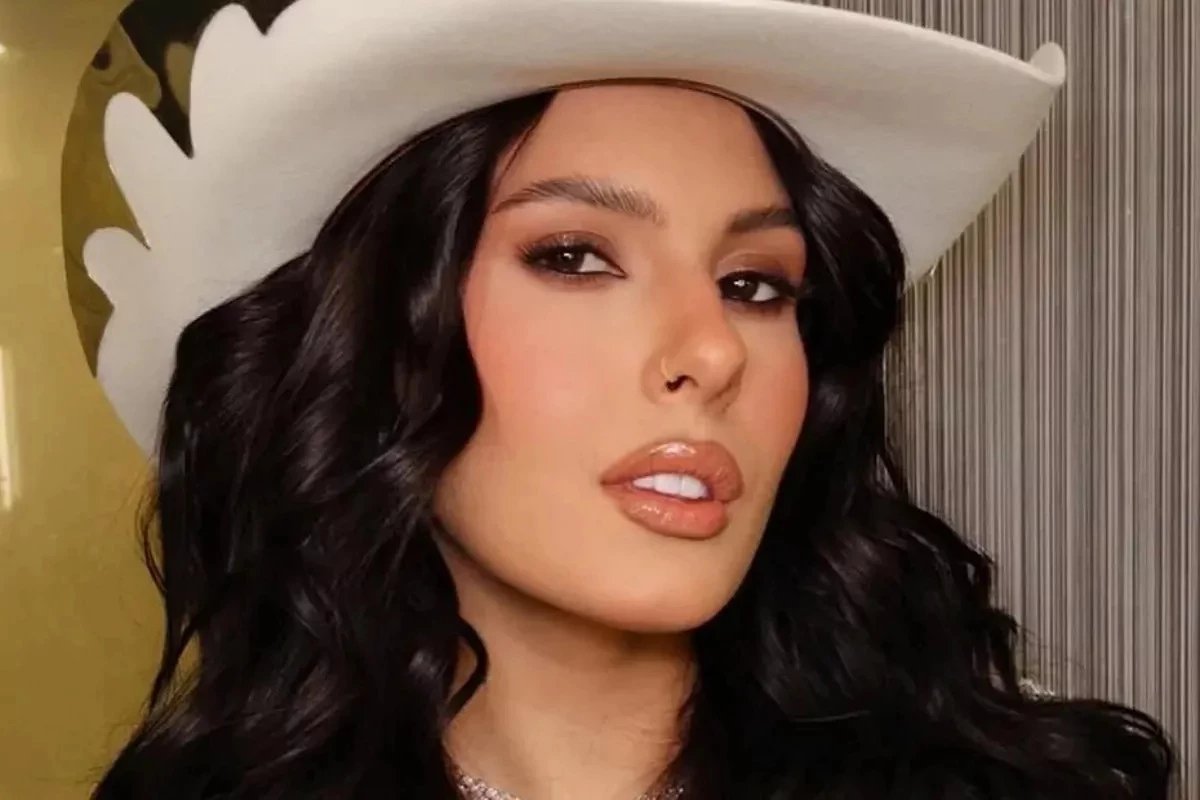 Ana Castela curte noitada com direito a momento afrodisiaco e