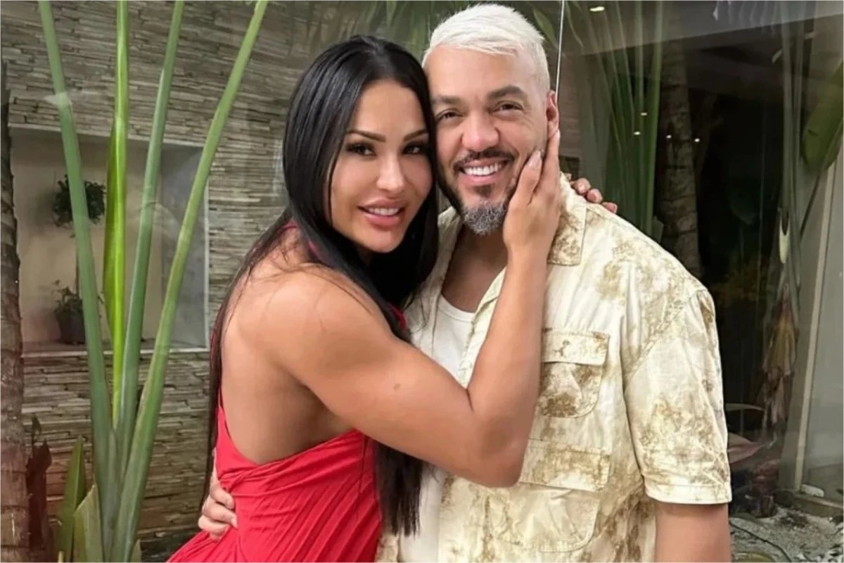 Apesar de separados Gracyanne expoe parte do corpo de Belo