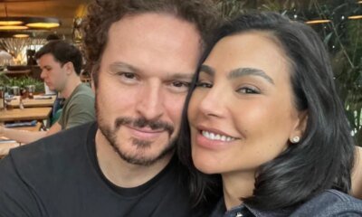 Apos um ano juntos Cintia Chagas vem a publico e