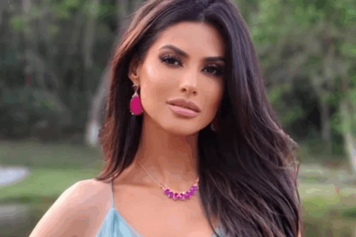 Apresentadora do TV Fama revela convite para A Fazenda 17