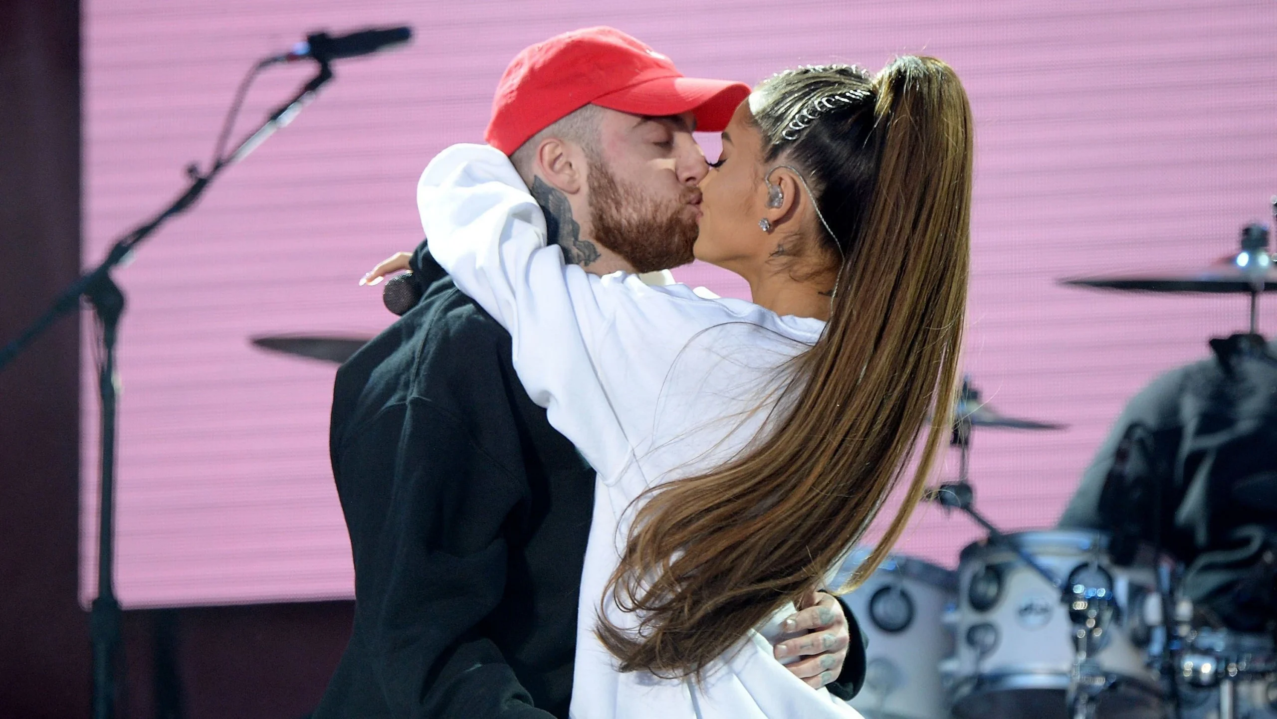 Ariana Grande​ faz relato comovente sobre falecido ex namorado Mac.webp