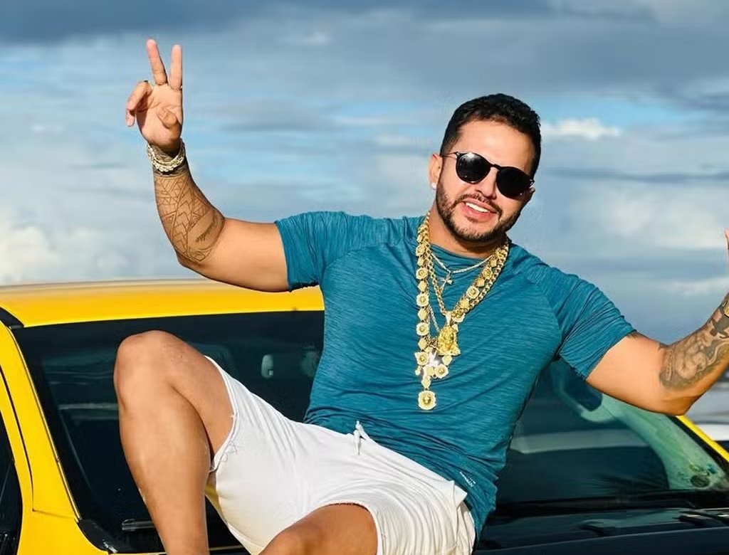 Babal irmao de Lucas Guimaraes agride a namorada no meio