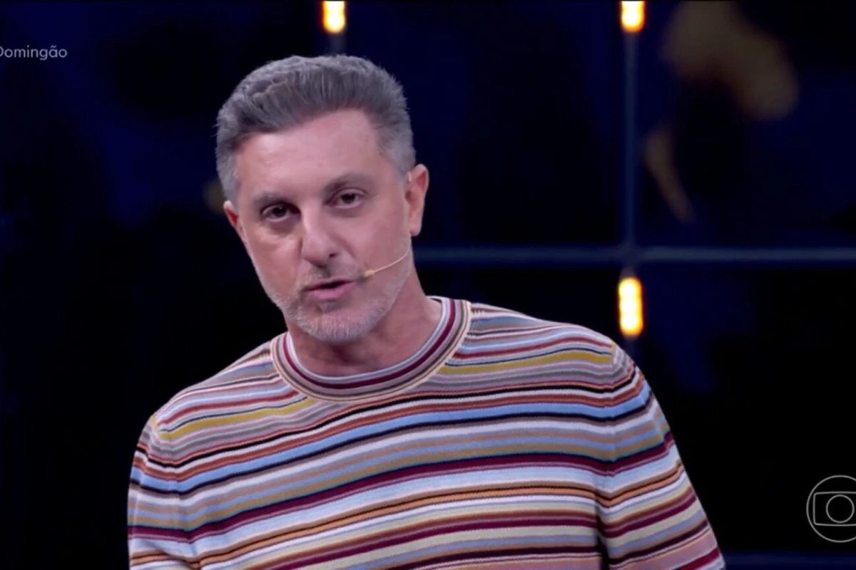 Camera mostra o que nao deveria no Domingao Luciano Huck