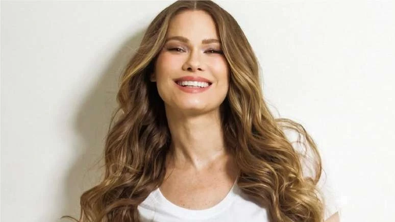 Cegonha Aos 42 anos famosa atriz comemora primeira gravidez.webp