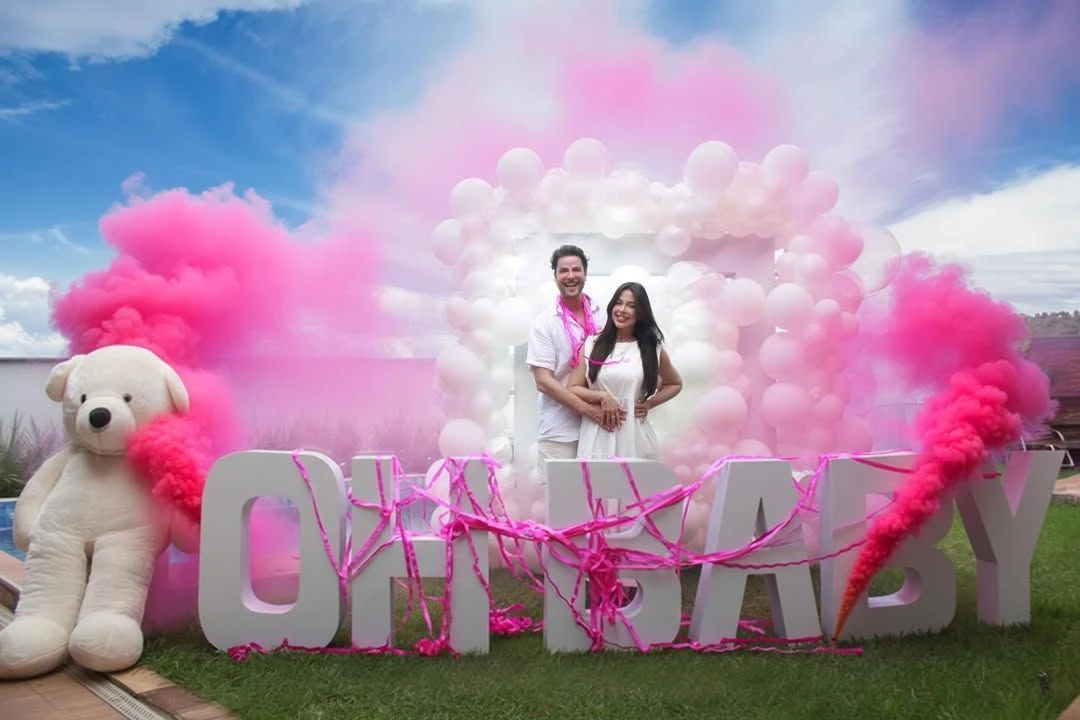 Ex BBBs Lais Caldas e Gustavo Marsengo revelam sexo do.webp