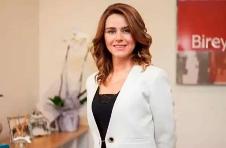 Ex gerente de banco e condenada a prisao apos aplicar.webp