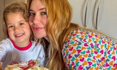 Fa tatua nome da filha de Virginia Fonseca e homenagem