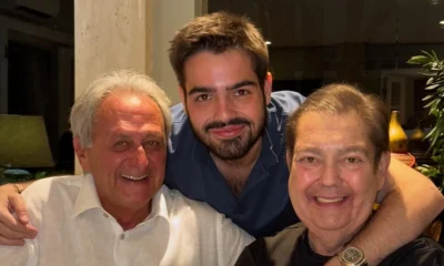Faustao aparece sorridente em foto rara curtindo o Natal.webp