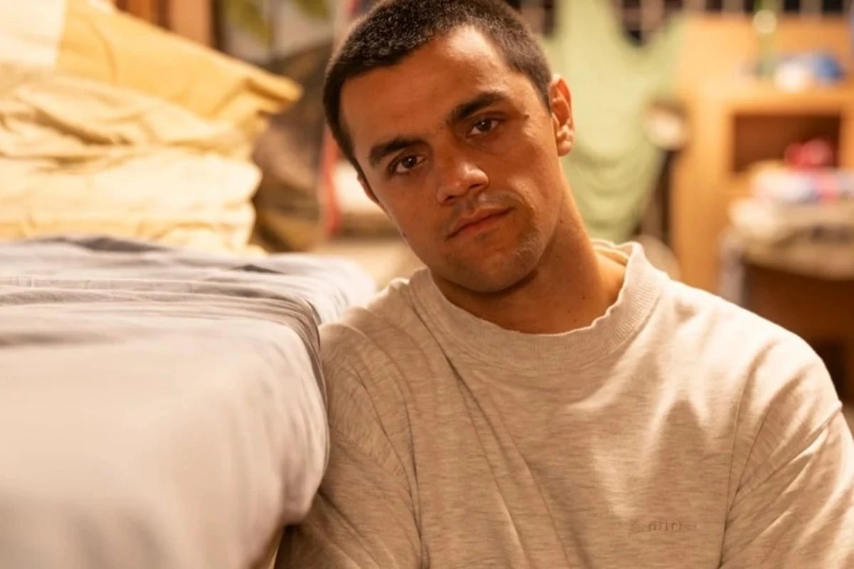 Felipe Simas expoe dor psicologica ao reviver crime brutal em