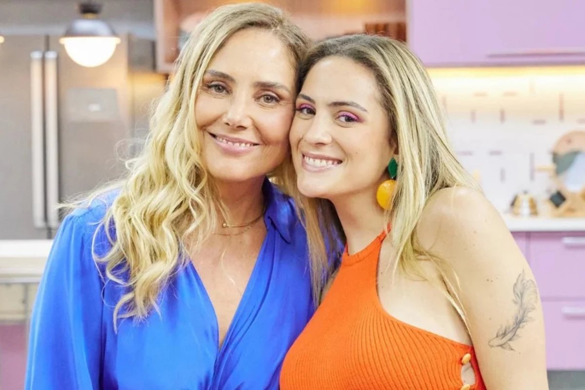 Filha de Heloisa Perisse usa absorvente intimo em lugar inusitado