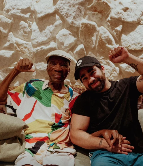 Filho de Milton Nascimento celebra com o pai o.webp