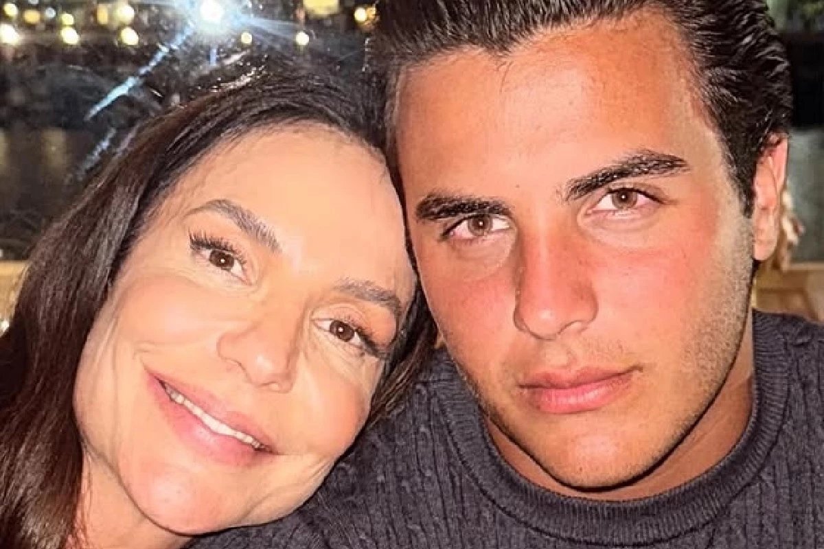 Foto de Ivete Sangalo ao lado do filho mais velho