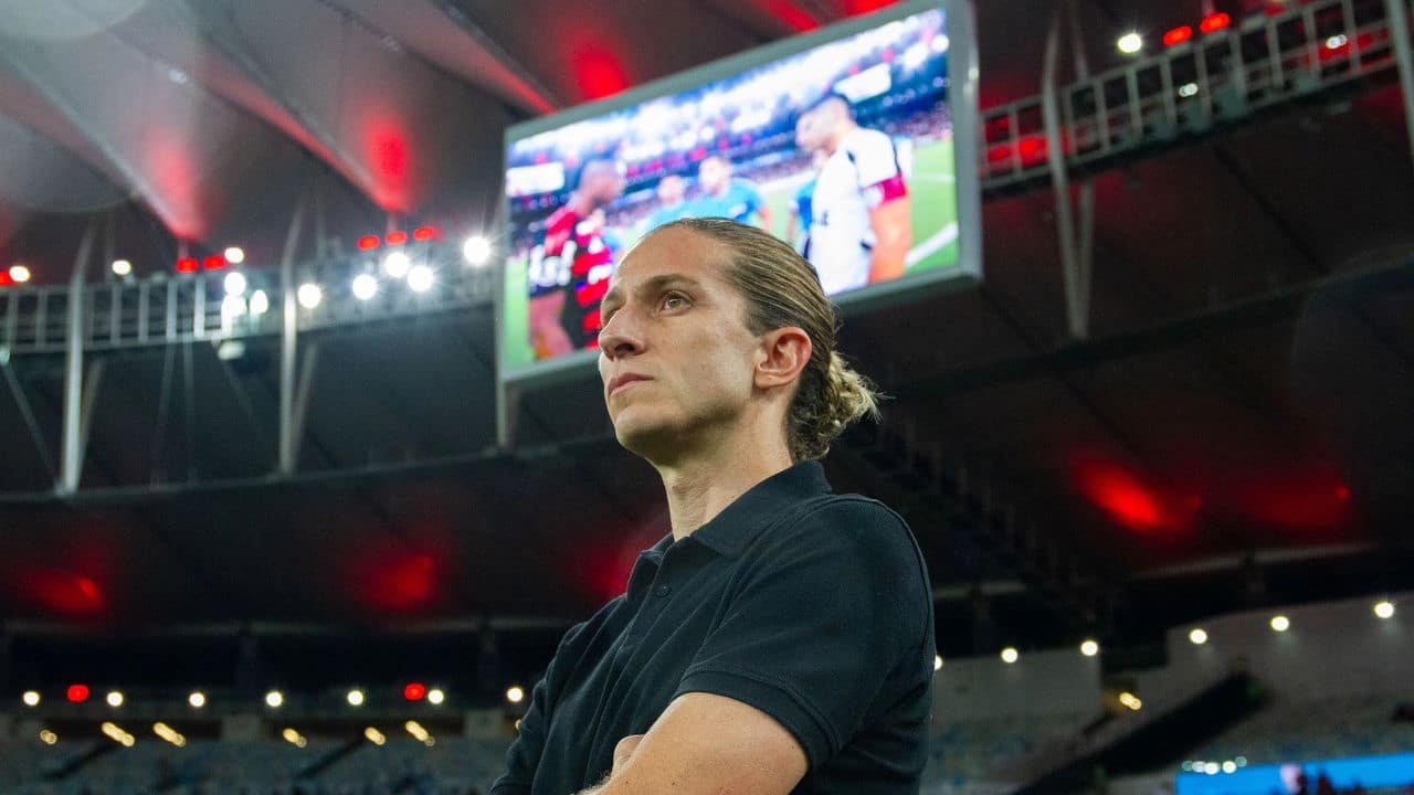 Gafe do Flamengo surpreende torcedores em anuncio de renovacao de