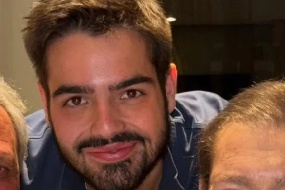 Joao Silva surge em foto especial de Natal ao lado