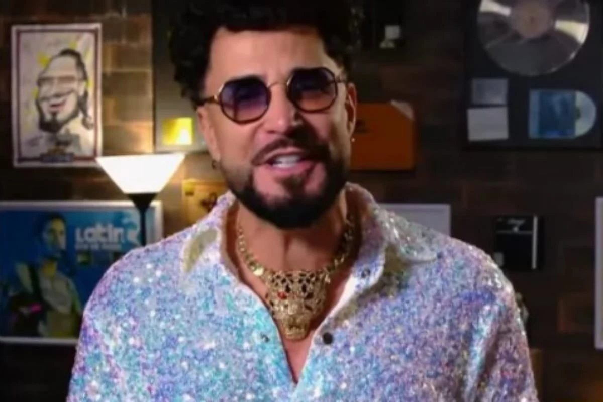 Latino anuncia especial no SBT e manda recado ‘eu vim