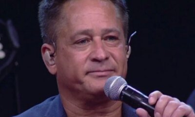 Leonardo e amparado apos anunciar morte que o abalou profundamente