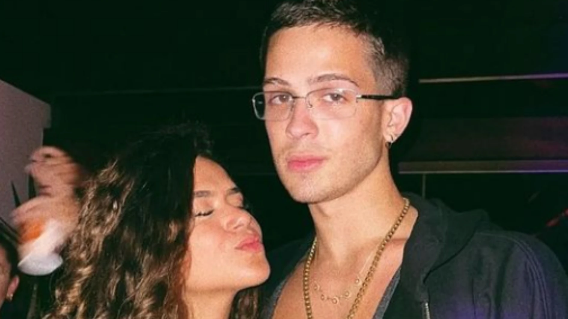 Maisa passeia de barco com Joao Guilherme em viagem.webp