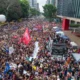 Manifestantes se reunem na Avenida Paulista contra o feminicidio.webp