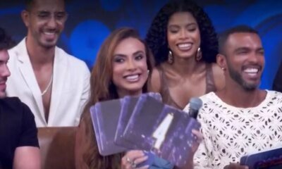 Nicole Bahls gera risadas na final da Danca dos Famosos