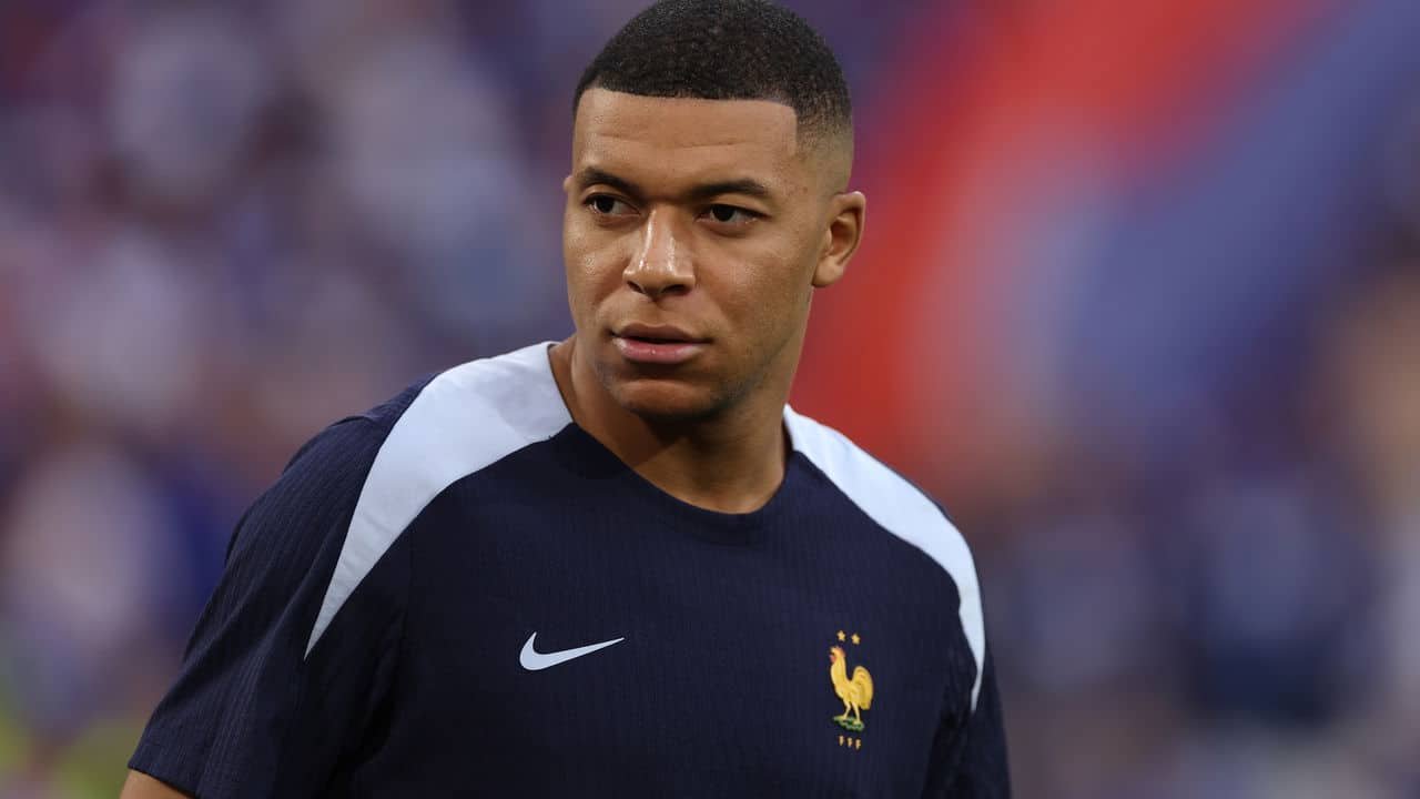 PSG tera que pagar R 390 milhoes a Mbappe apos