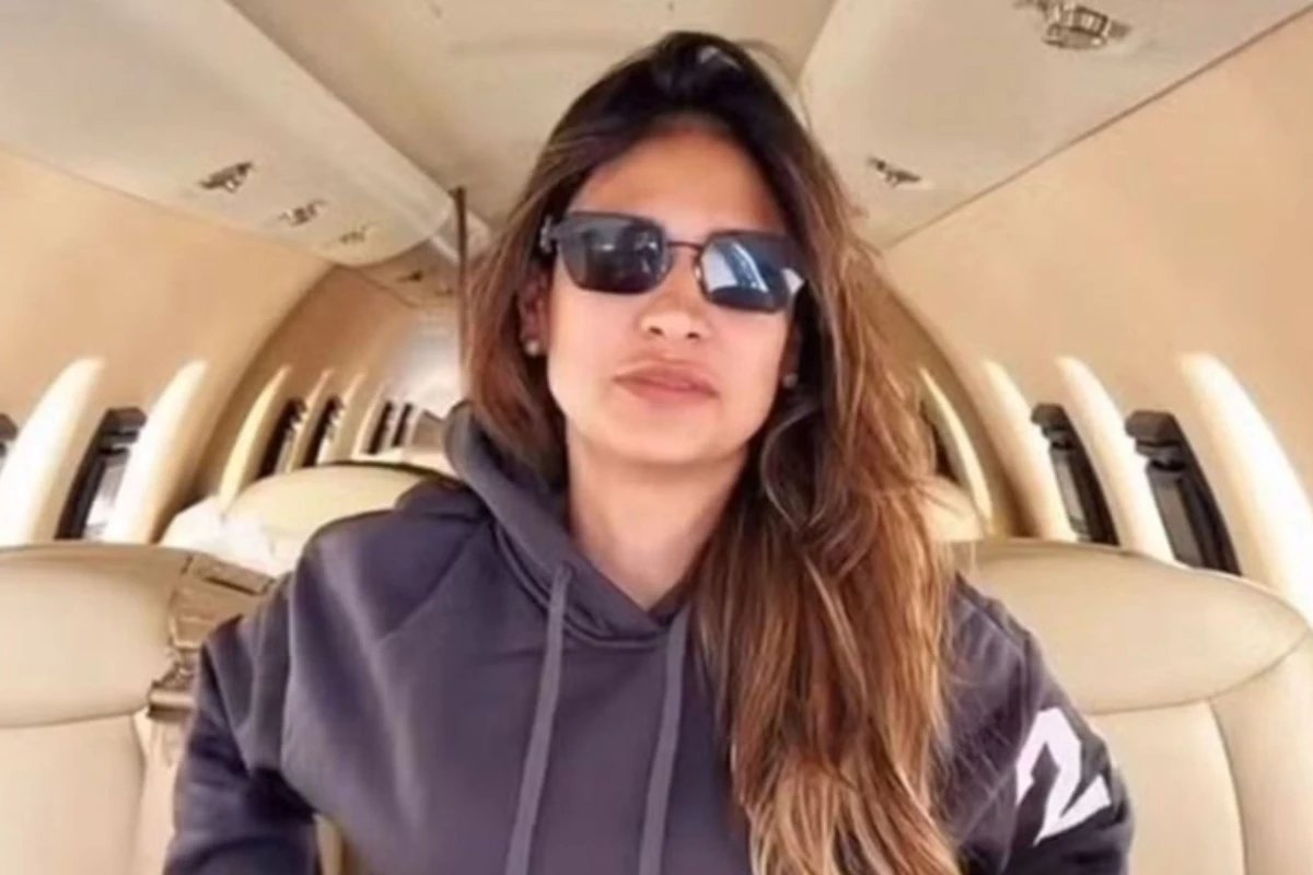 Simone Mendes mostra detalhes de jatinho de R 30 milhoes