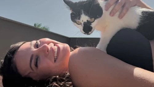 Solteira Paolla Oliveira curte dia de sol com pet.webp