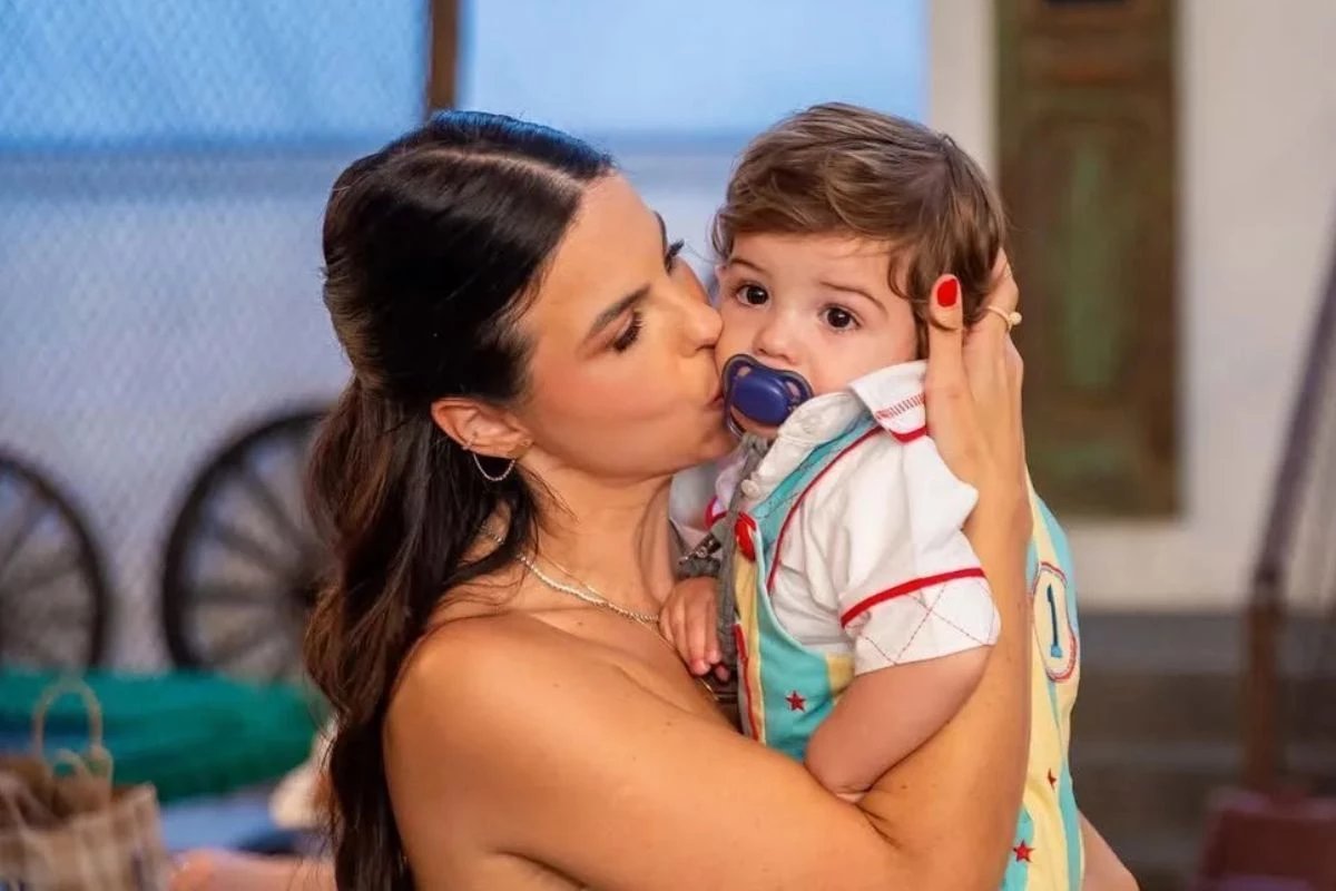 Sthefany Brito mostra cicatriz do filho apos acidente e cirurgia