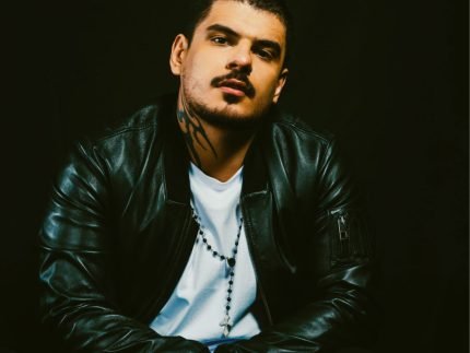 Vintage Culture abandona palco apos mulher arremessar agua durante show