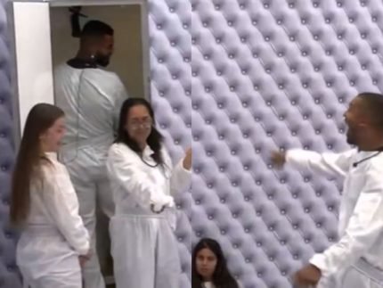 1768357397 O fedor ta subindo participante suja parede do banheiro e