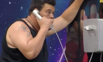 1769780749 Babu Santana mostra agilidade atende o Big Fone e ganha