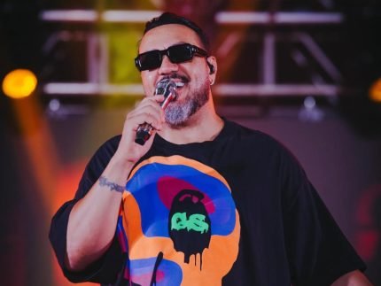 Apos internacao de Xanddy Harmonia Belo substitui cantor em show