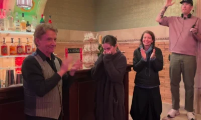 Ator conta que cortou bolo de casamento de Selena.webp