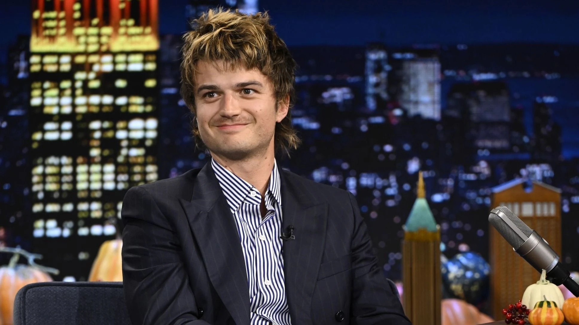 Ator de Stranger Things ultrapassa Taylor Swift e vira.webp